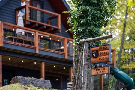 Oakland House | Luxe Lake View 4BR Cabin with Hot Tub Outdoor Fun