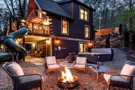 Oakland House | Luxe Lake View 4BR Cabin with Hot Tub Outdoor Fun