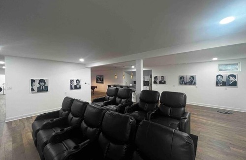 Kunkletown Villa | Luxe Lrg Pocono House for 18 Hot Tub/Gameroom/Pool