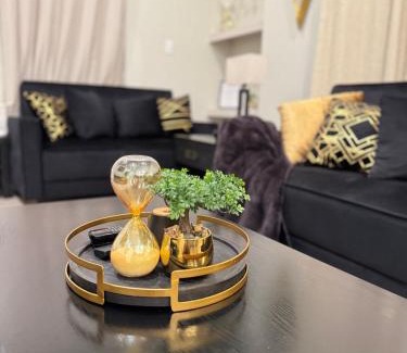 Mission Apartment | Luxe of Haven - 2bed with office and free parking