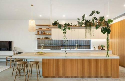 Flinders House | LUXE Poolside living, in the heart of Flinders