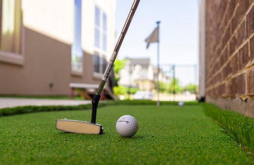 Frisco House | Luxe Retreat with EV Charger & Putting Green