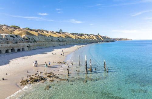 Clarendon Apartment | Luxe Scandinavian 2BR Retreat Near McLaren Vale