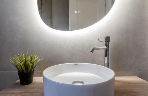 Anavyssos Apartment | Luxe Seaside Anavissos- Athens, 3 Bedroom,Jacuzzi