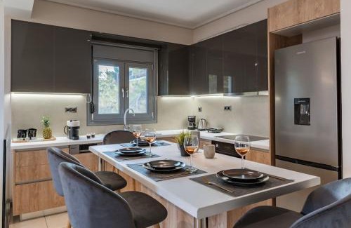 Anavyssos Apartment | Luxe Seaside Anavissos- Athens, 3 Bedroom,Jacuzzi