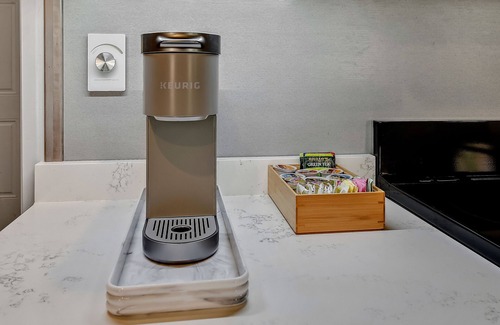Beacon Apartment | Luxe Studio 1 Loft Main St. Beacon Luxury Steam Shower! Kitchen, Washer/Dryer