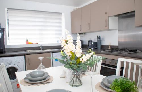 Belle Vue House | Luxe stylish stay in central Manchester