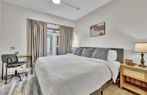 University Circle Apartment | Luxe Suite in Cleveland mins to CLE Clinic, Hospitals, Museum, Universities & Downtown