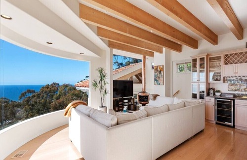 Country Club House | Luxe Sunset Villa w/Oceanview, Pool & Hot Tub, Terrace & Art Studio in La Jolla