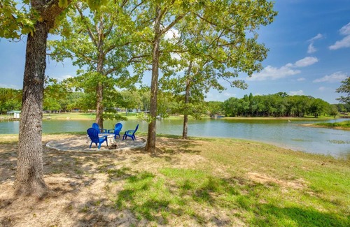 Malakoff House | Luxe Waterfront Home in Malakoff with Pool!