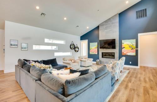 Malakoff House | Luxe Waterfront Home in Malakoff with Pool!
