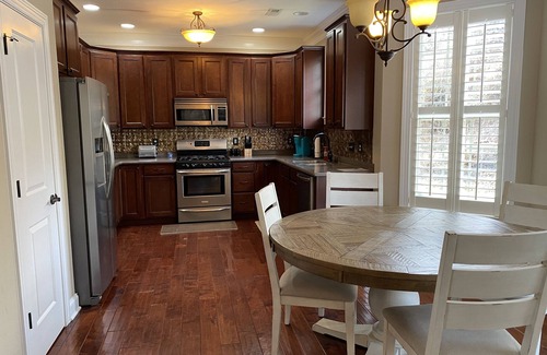 Ashley Oaks House | Luxe West Knoxville Home- Easy access to Downtown, UT, Airport and Oak Ridge