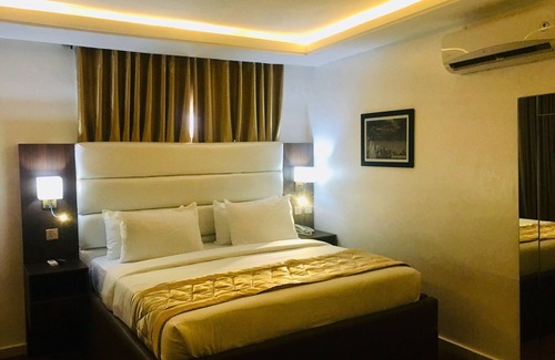 Lekki Phase 1 Hotel | LuxeVilla 42