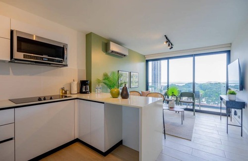 San Francisco Apartment | Luxurious 1BR Apartment With Stunning Balcony View