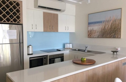 Palm Cove Apartment | Luxurious 2.5 Bed APT with Fab Beach Club Resort Views