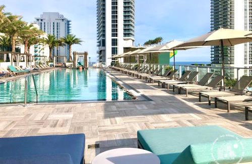 Hollywood South Central Beach Apartment | Luxurious 2b 2b with an Amazing View - Daily resort fee and parking not included -