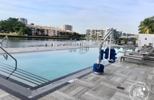 Hollywood South Central Beach Apartment | Luxurious 2b 2b with an Amazing View - Daily resort fee and parking not included -