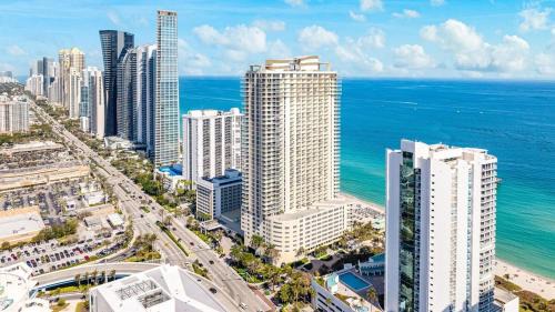 Sunny Isles Beach Apartment | Luxurious 2BD Condo with Direct Ocean Front & Resort Pool in Sunny Isles