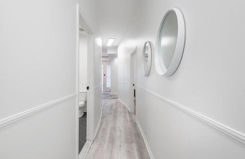 Downtown Montreal Apartment | Luxurious 3BD Apt in heart of downtown Free Parking on-site 5 min walk to Bell Center