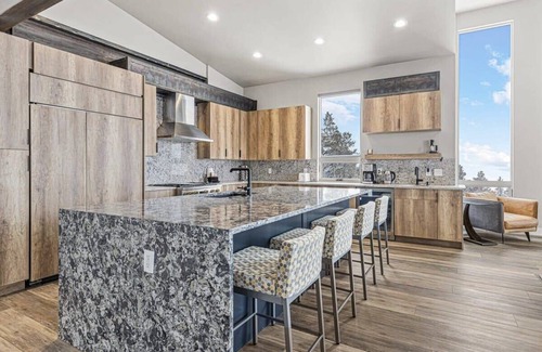 Woodmoor House | Luxurious 4 BDR Townhome w/Stunning Alpine Views