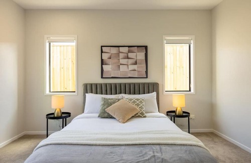 Park Ridge House | Luxurious 4 Bedroom Home with AC, Wi-Fi and SmartTV