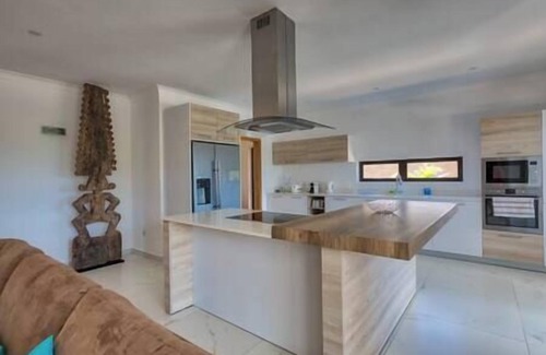 Camp Bestel Villa | Luxurious 4-bedroom Villa Diroma