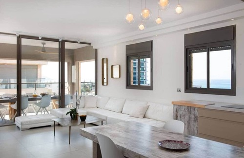 Kerem HaTeimanim Apartment | Luxurious 5BR Banana Beach Sea View by HolyGuest