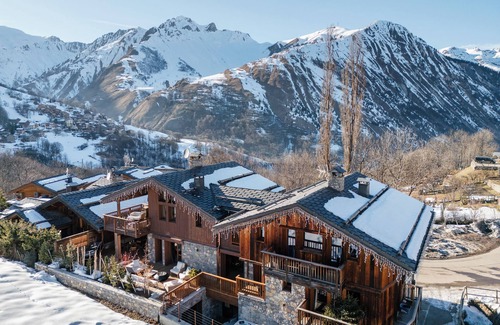 Saint-Martin-de-Belleville Ski Chalet | Luxurious 7-bedroom chalet with jacuzzi in the French Alps Les 3 Vallées