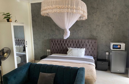Remera Hotel | Luxurious 8-bedroom hotel with WiFi, breakfast, and centrally located in Kigali