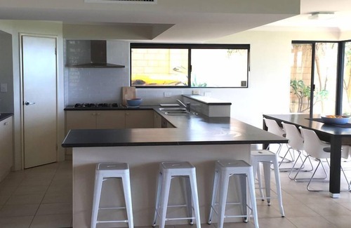 Wannanup House | Luxurious Absolute beachfront holiday home perfect for families & friends