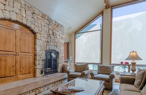 Warm Springs House | Luxurious Accommodations - Walk to Warm Springs Lifts