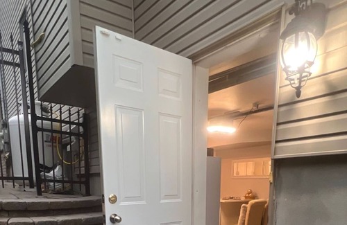 Laval House | Luxurious all-inclusive basement 5 minutes from the Gare de Vimont, Laval.