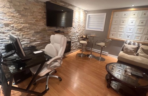 Laval House | Luxurious all-inclusive basement 5 minutes from the Gare de Vimont, Laval.