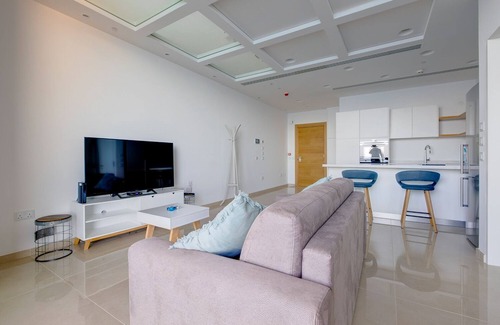 Sliema Apartment | Luxurious Apt With Ocean Views and Pool in Tigne Point