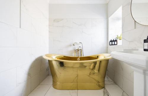 Frome Villa | Luxurious Complex: 2 barns together edge of Frome