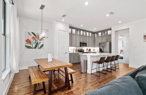 West Dallas House | Luxurious Dallas Home - 5 minutes from Downtown 🌌