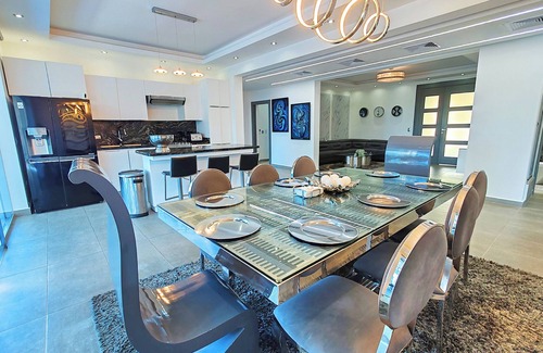 Montellano Villa | Luxurious 12BR Estate with Pools and Entertainment – 14 Minutes from Airport