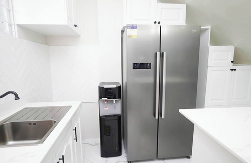 Lucena House | Luxurious Double Deluxe with WIFI near SM Lucena