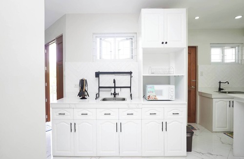 Lucena House | Luxurious Double Deluxe with WIFI near SM Lucena