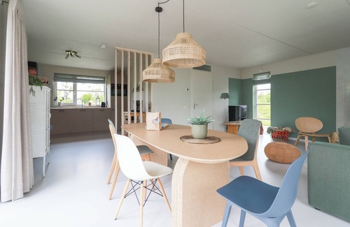 Makkum Cabin | Luxurious Dune Villa Deluxe with a large patio, three bedrooms, and fully equipped kitchen, within walking distance of the beach at Beach Resort Makkum.