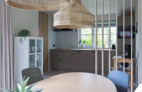 Makkum Cabin | Luxurious Dune Villa Deluxe with a large patio, three bedrooms, and fully equipped kitchen, within walking distance of the beach at Beach Resort Makkum.