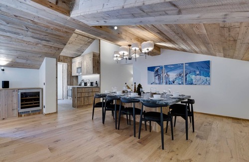 Le Fornet Apartment | Luxurious Duplex in Val d'Isère - 4 Bedrooms, Sauna, Parking, Near Ski Lifts