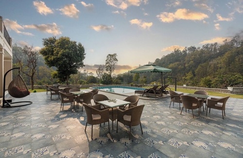 Dehradun Resort | Luxurious forest view quaint resort 10 bedrooms in charming Rishikesh