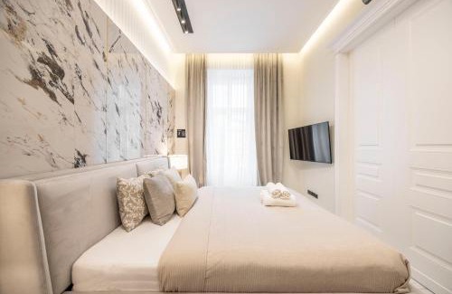 Terezvaros Apartment | Luxurious High-End Central Grand Residence next to the Basilica