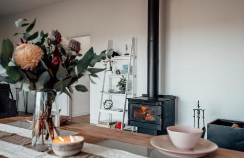 Sorell Apartment | Luxurious Hobart Holiday Home with Stunning Bay Views - Affordable, Family-Friendly, and Stylish