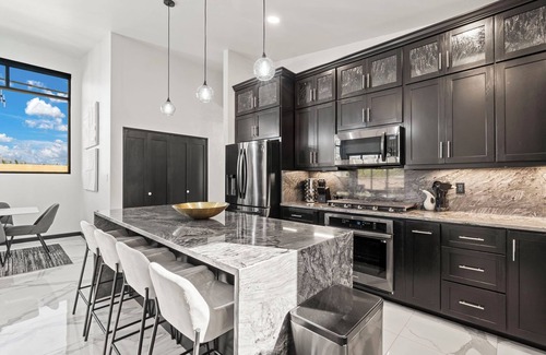 Rio Grande Blvd House | Luxurious Home in gated community near Old Town Albuquerque 01