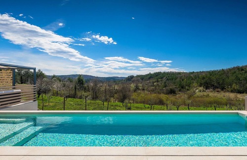 Hum House | Luxurious home in Hum with sauna