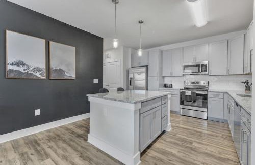 Hayes Apartment | Luxurious King 3BR Suite Mins to Downtown Durham!