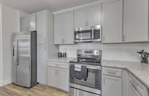 Hayes Apartment | Luxurious King 3BR Suite—Mins to Downtown Durham!