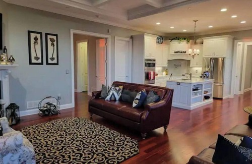 Porters Sideling House | Luxurious King Bed Suite overlooking great view.